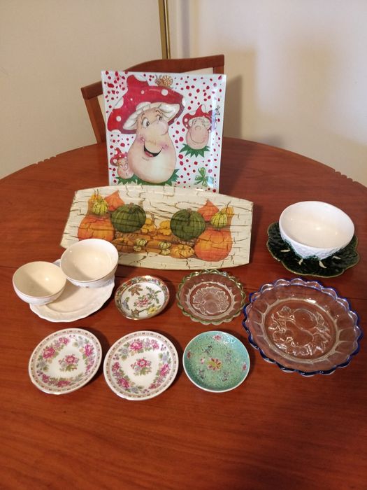 Conjunto de pratinhos, tigelinhas e travessas