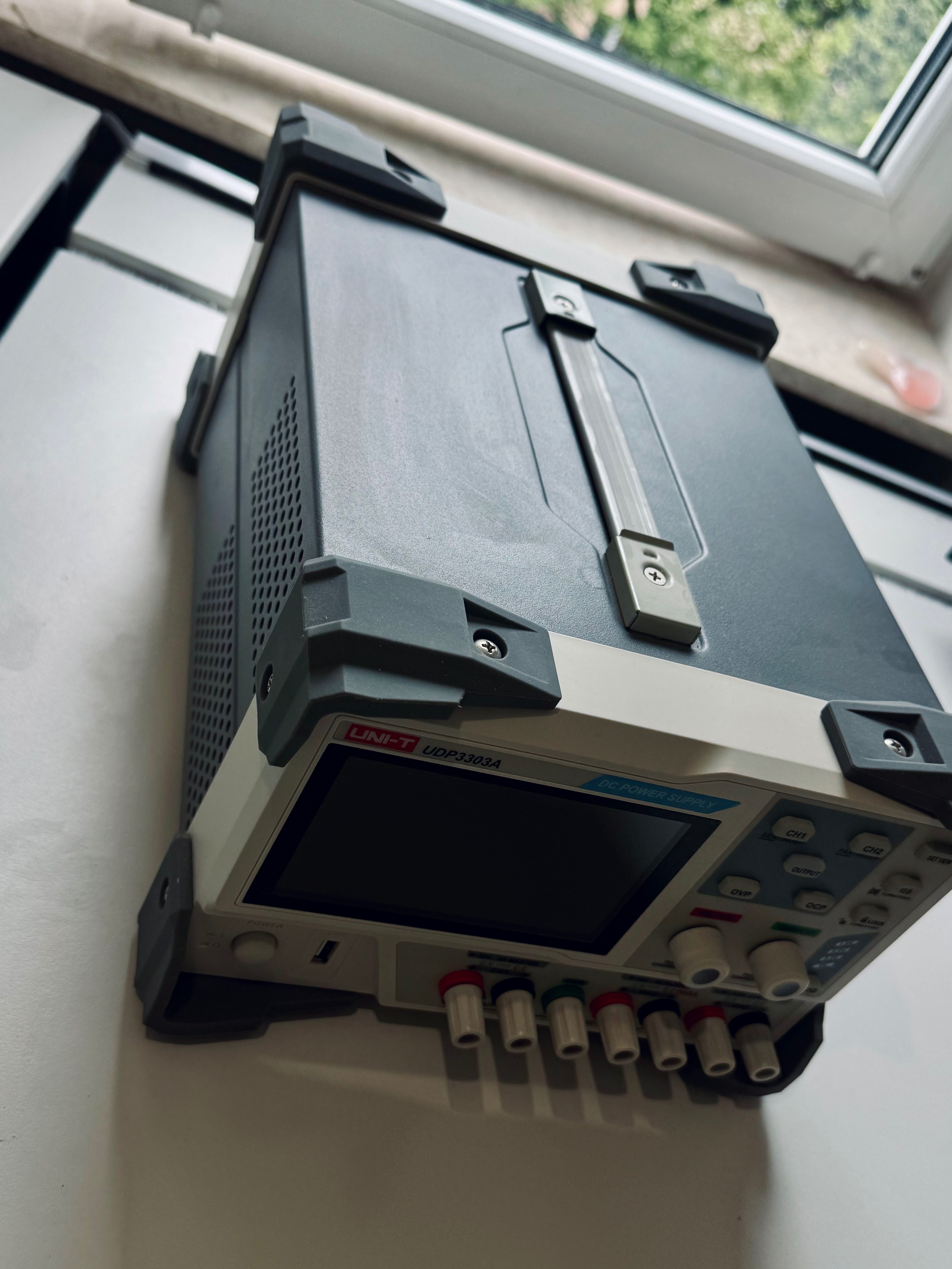 UDP3303A 2 x 0-30V 0-3A zasilacz laboratoryjny DC symetryczny