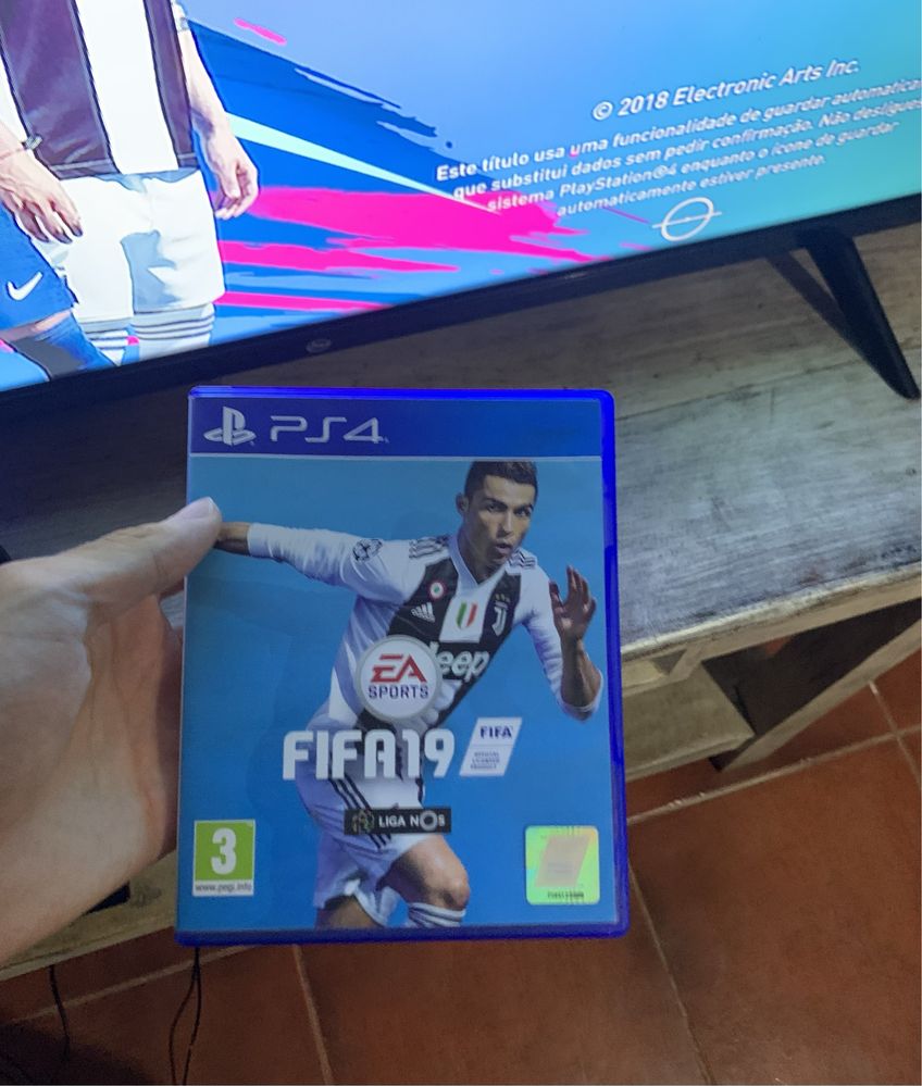Ps4 Fat 500GB 2 comandos em bom estado