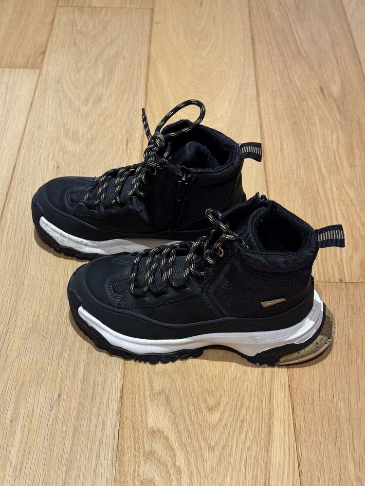 Botas da Zara de crianca