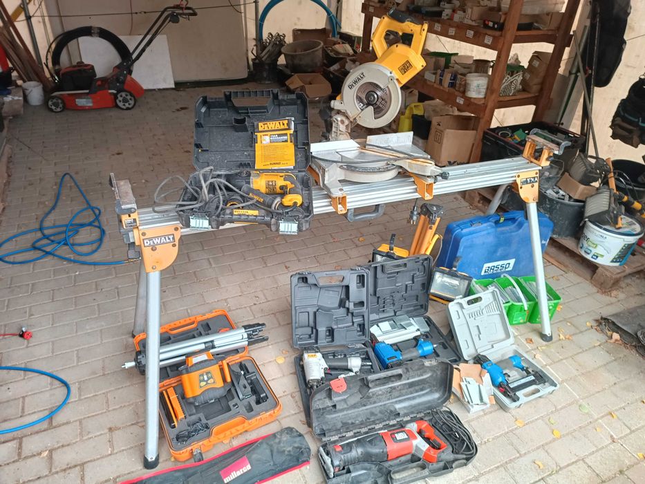 Piła ukośnica DeWalt + stół.