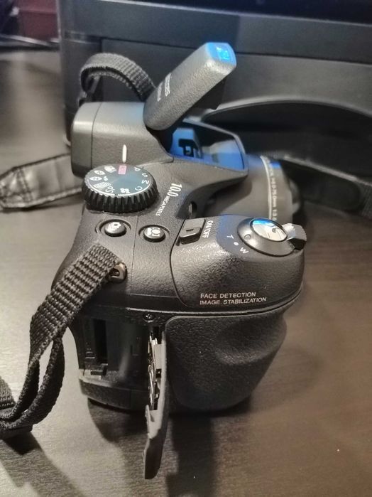 FUJIFILM Finepix S2000HD