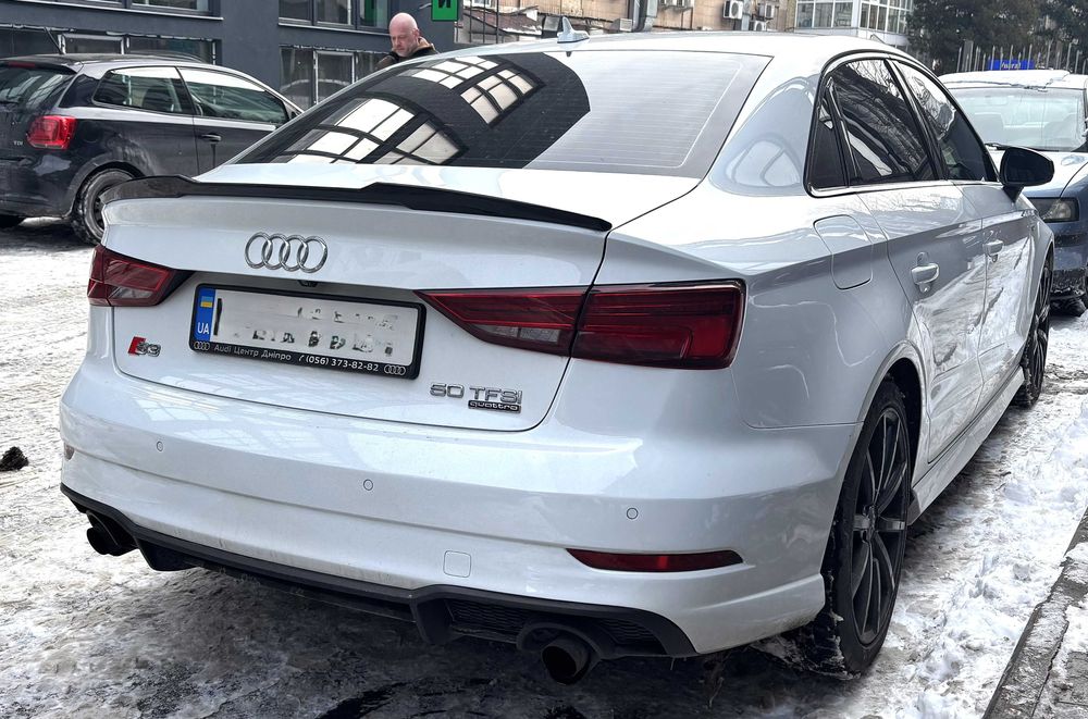 Спойлер чорний глянець Audi A3 V8 2014-2020 стиль М4 / ABS-пластик