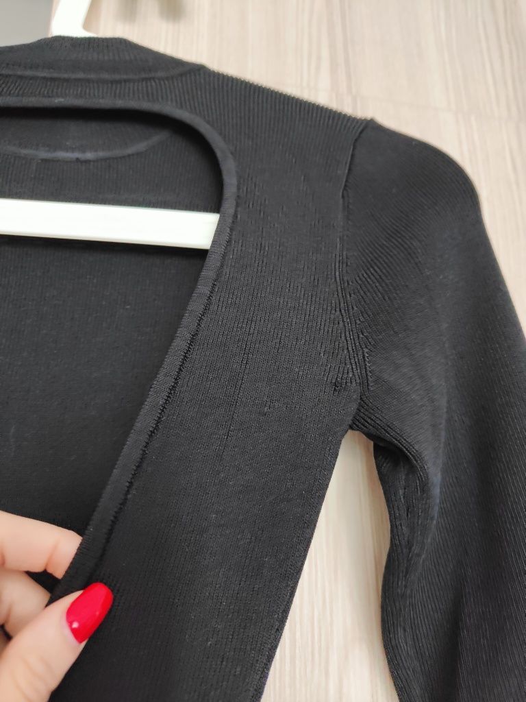 Czarna sukienka mini z odkrytymi plecami i cyrkoniami, Bershka, r. S