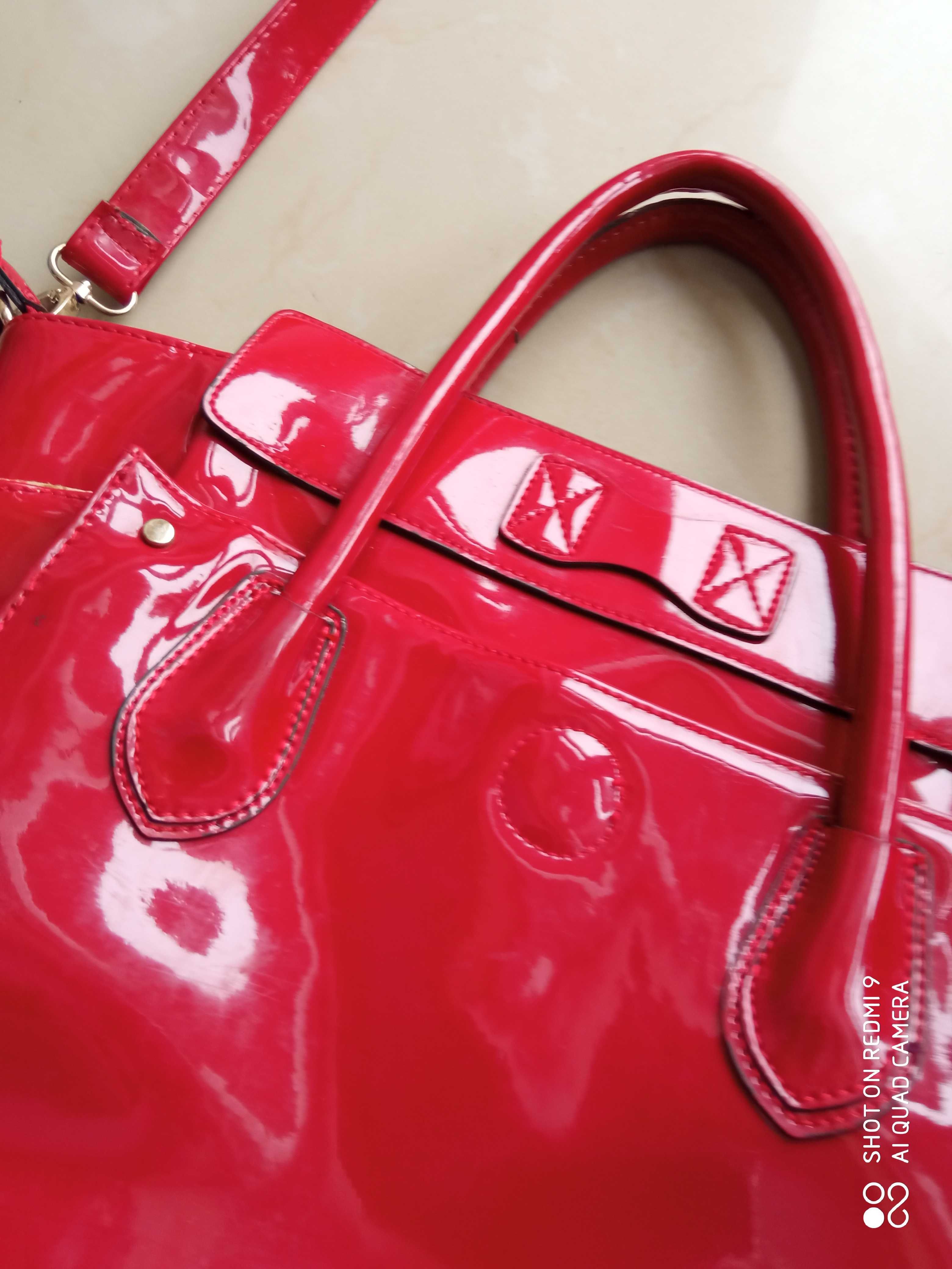 NANUCCI torebka lakierek red 27x40x13 PU