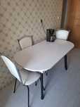 Mesa com 3 cadeiras
