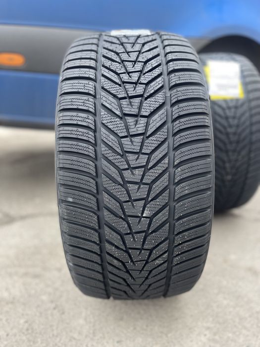 Шини 275 35 20 Hankook Winter I*Cept Evo3 W330 275/35 R20 102W XL