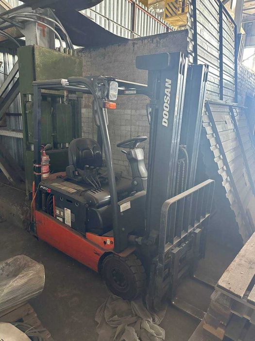 Навантажувач електричний Doosan B15T-5