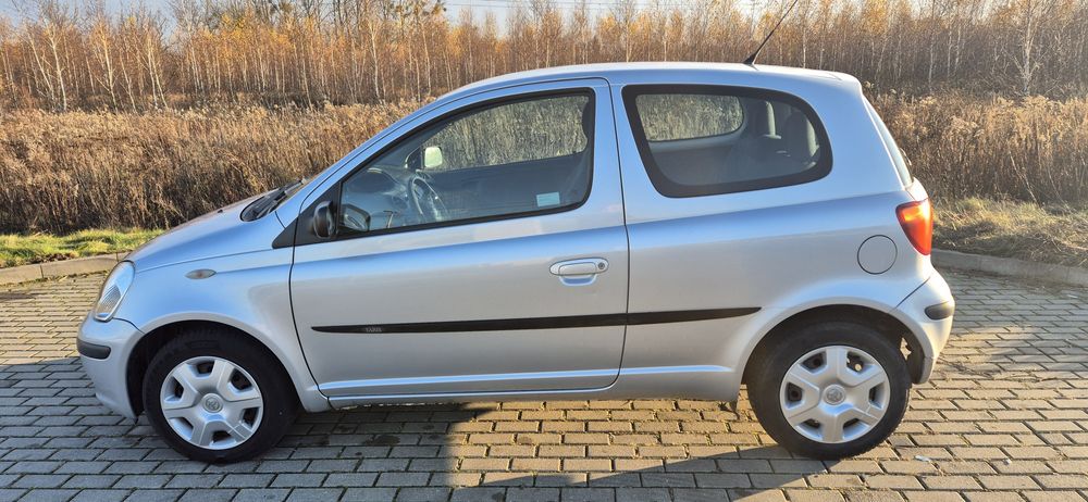 Toyota Yaris 1 w dobrym stanie