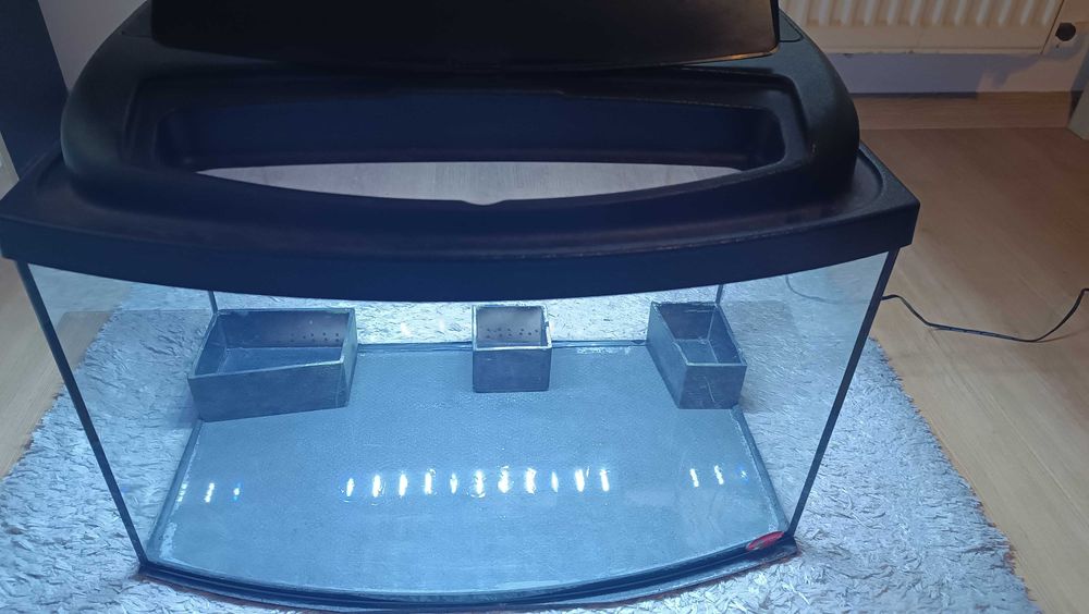 Akwarium profilowane z pokrywą LED 50x30x30
