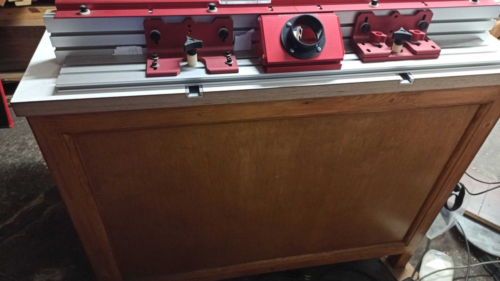 Stolik frezarki górnowrzecionowej + Frezarka Bosch