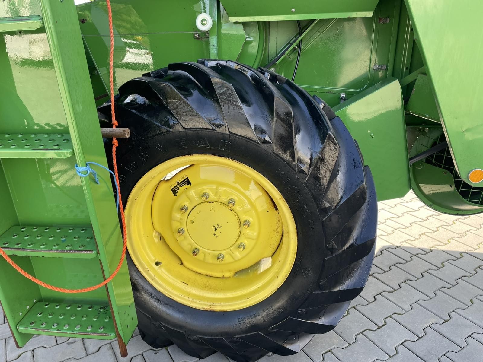 Комбайн John Deere 942