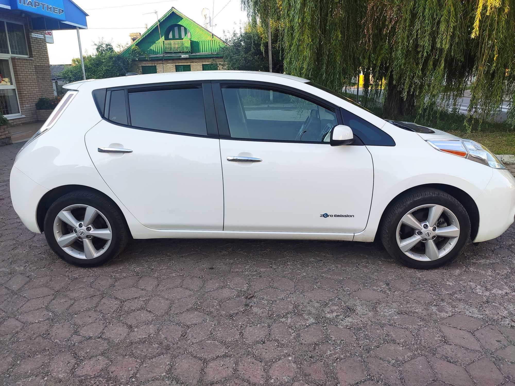 Nissan Leaf, Європа, 2014, 24 кВт, 83soh, 130-140 км., 80 т.км. пробіг