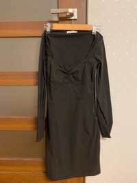 Czarna krótka sukienka Bershka