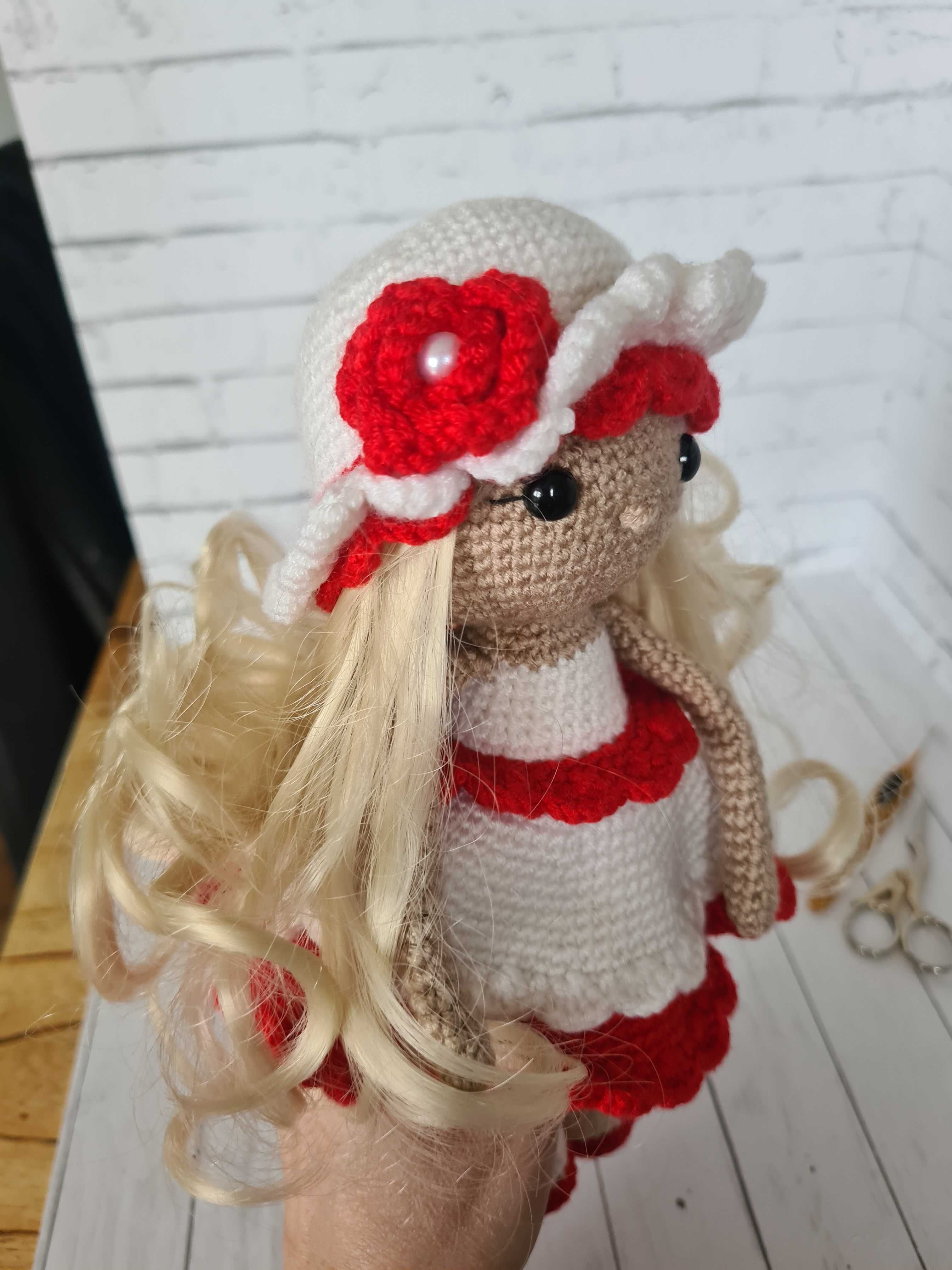 Ręcznie robiona lalka