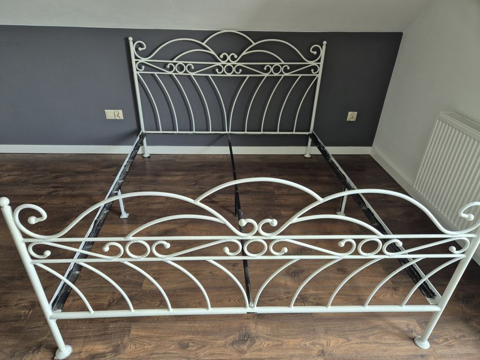 Łóżko metalowe 160x200 i 2 stoliki nocne metaloplastyka.
