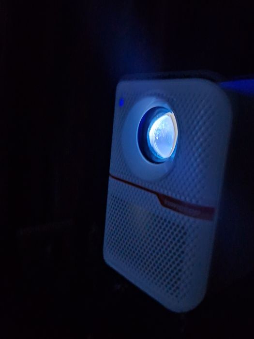 Проектор!2/32 з полотном!