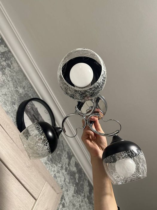 Люстра на три лампочки