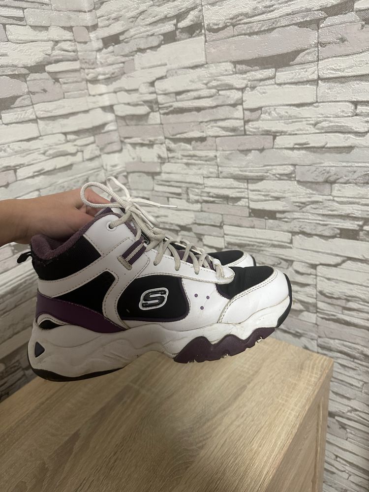 Продам зимові кросівки-ботинки Skechers