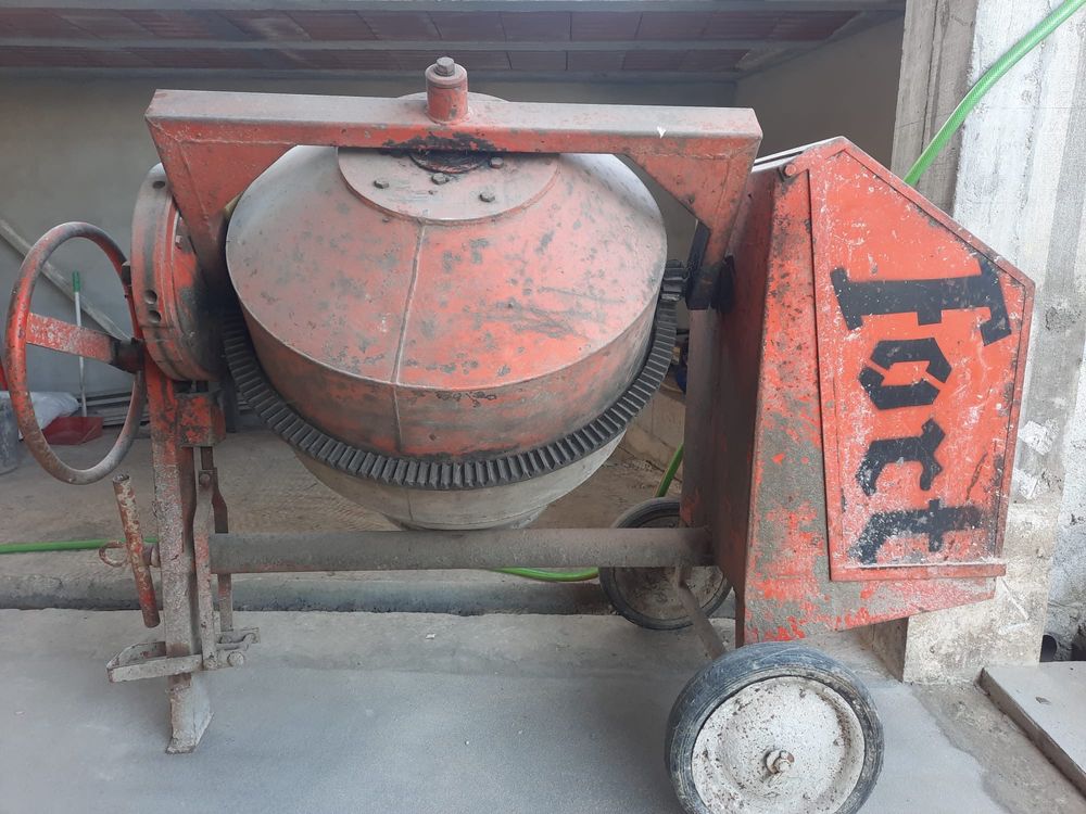 Vendo betoneira 270 litros