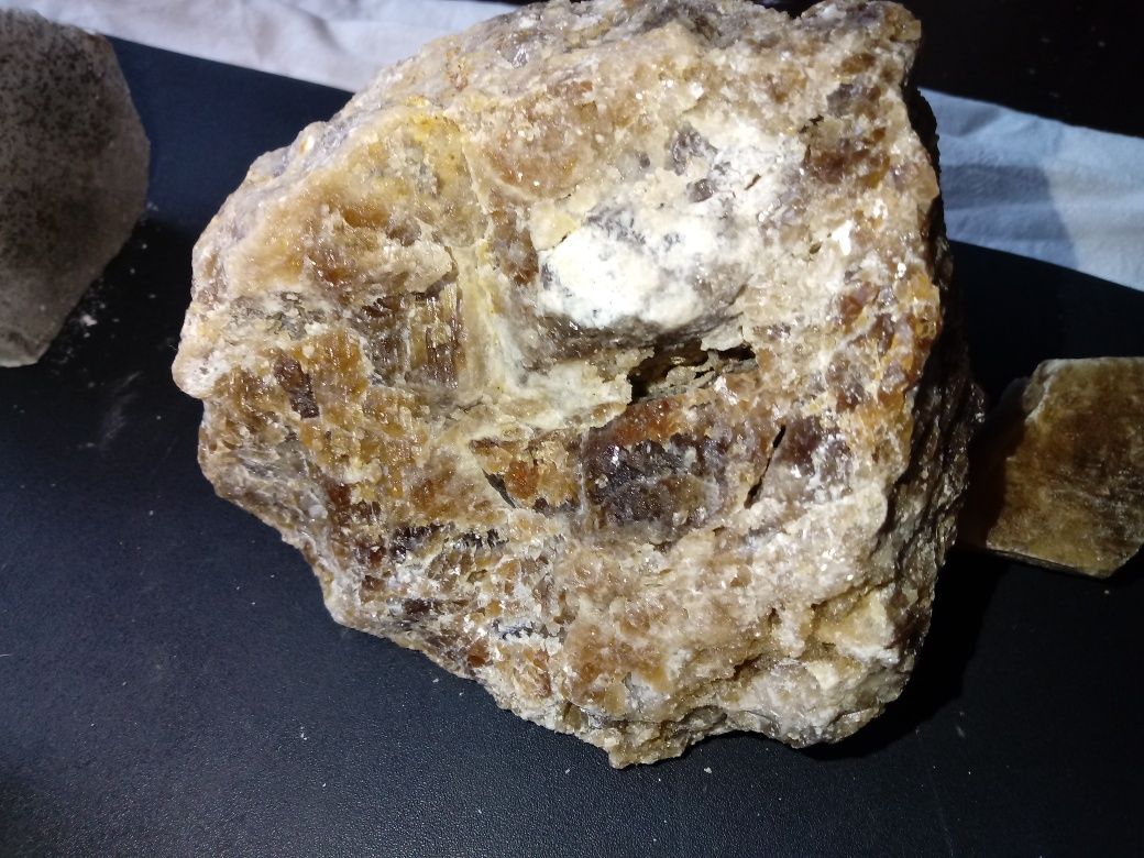 Duza brylka .Mineral, kalcyt .Kamien