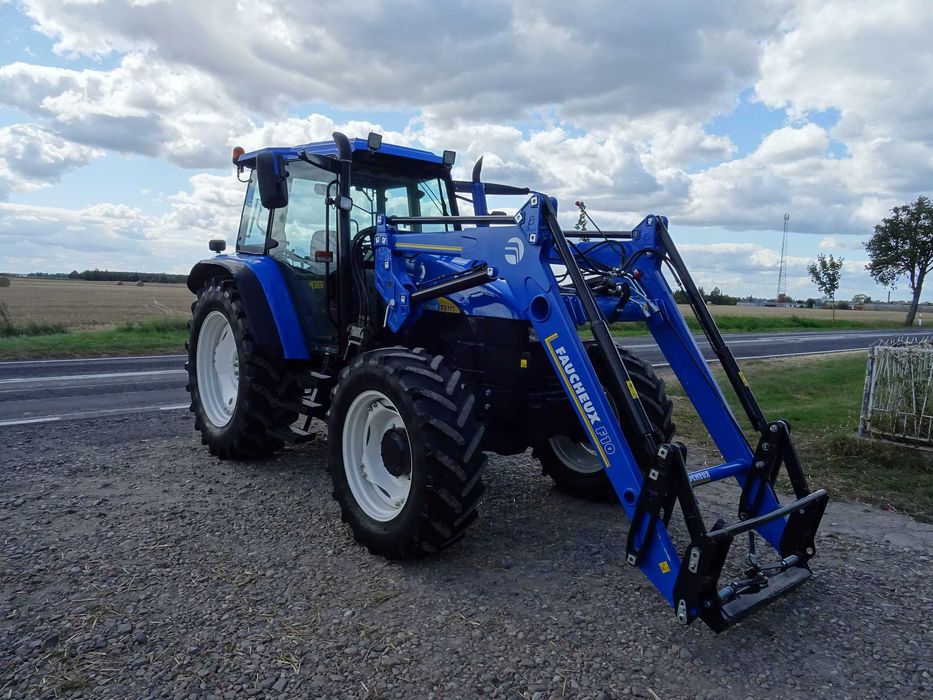 New Holland TS 115 z turem