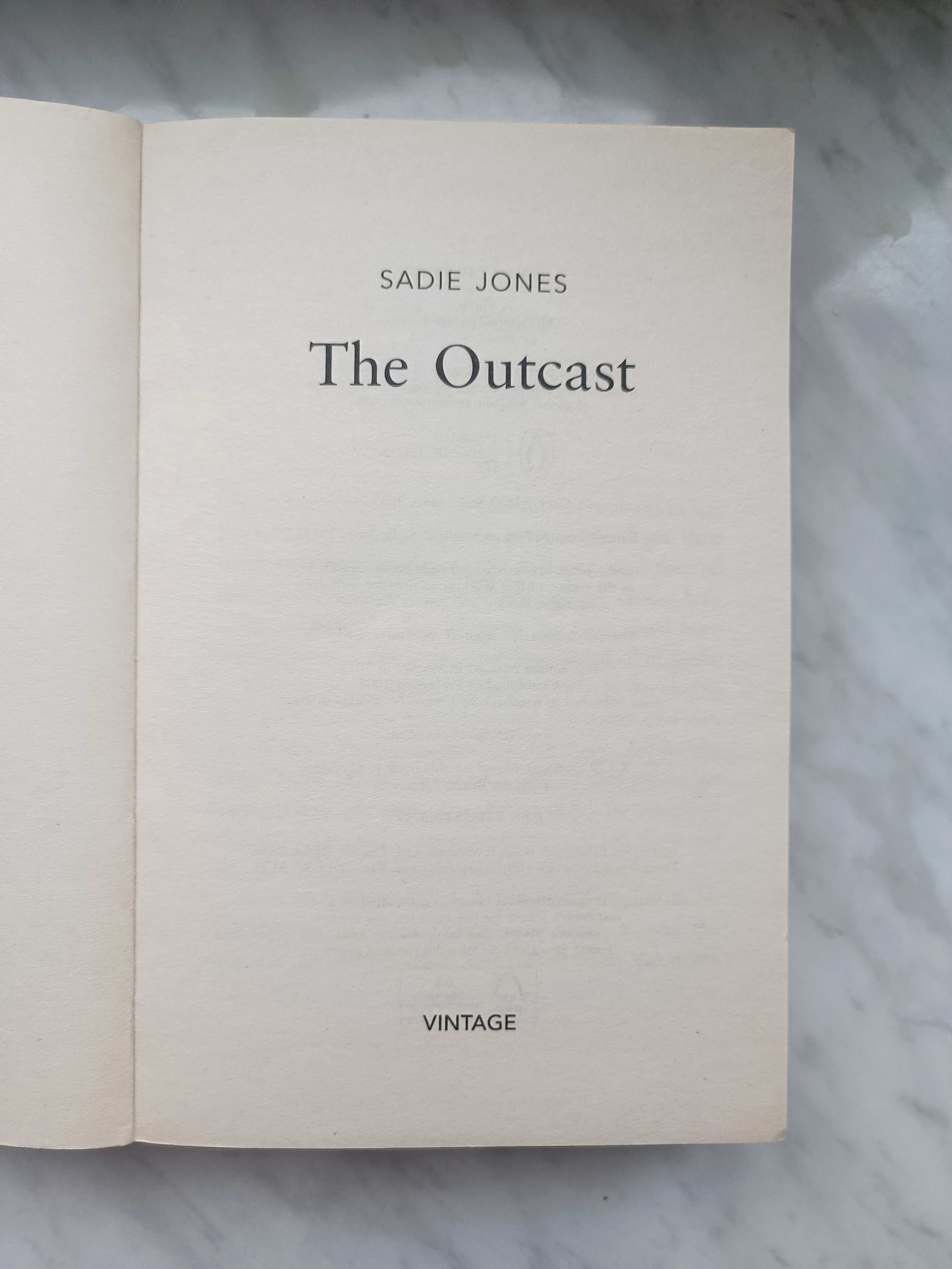 Книги англійською. The outcast, Sadie Jones