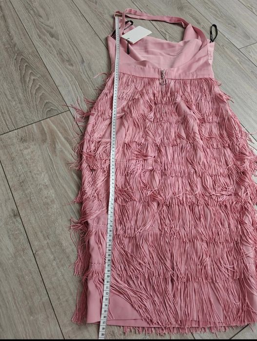 Zjawiskowa sukienka z frędzlami w stylu latino — idealna na wesele