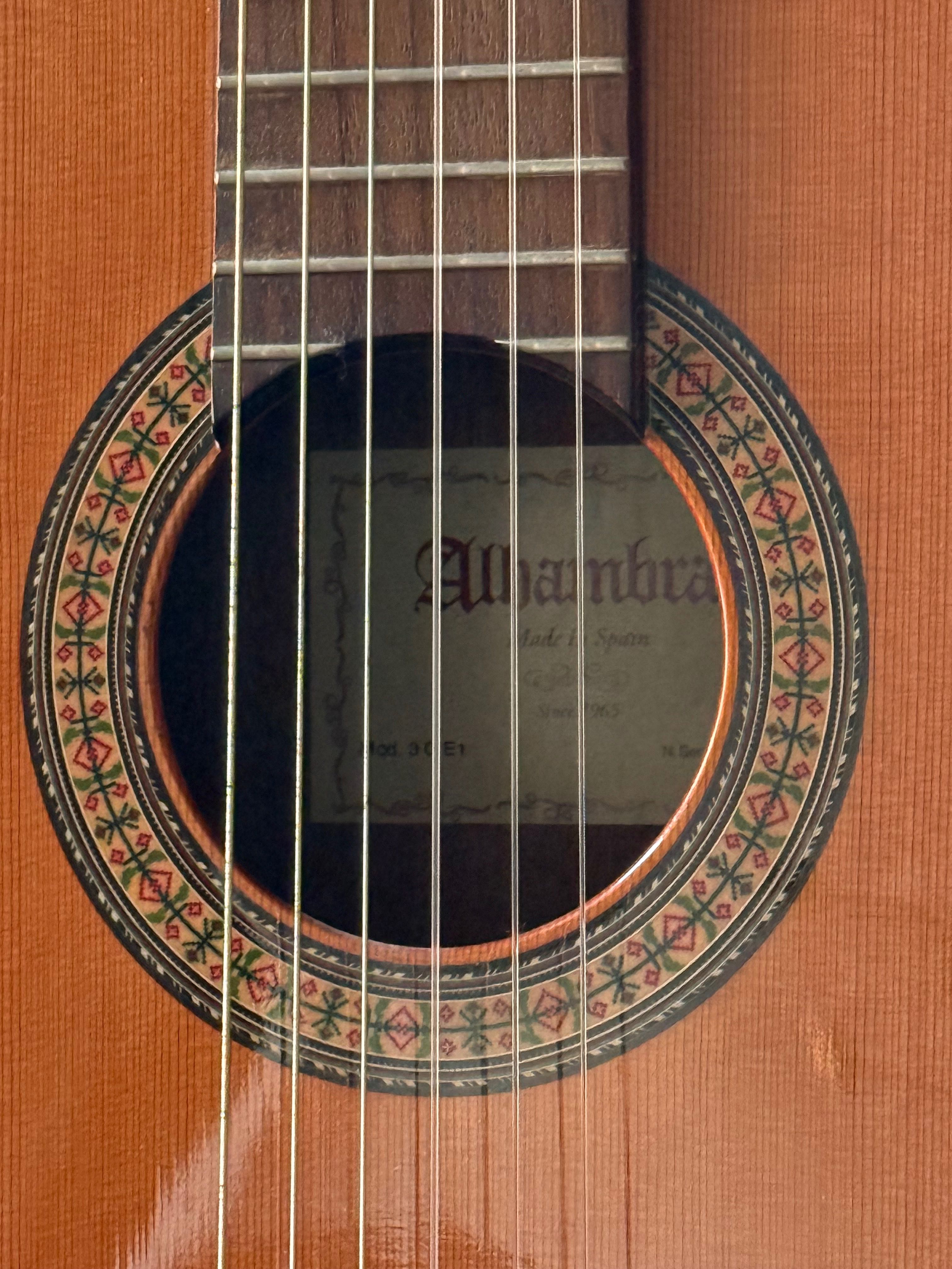 Guitarra clássica Alhambra 3C E1, electrificada