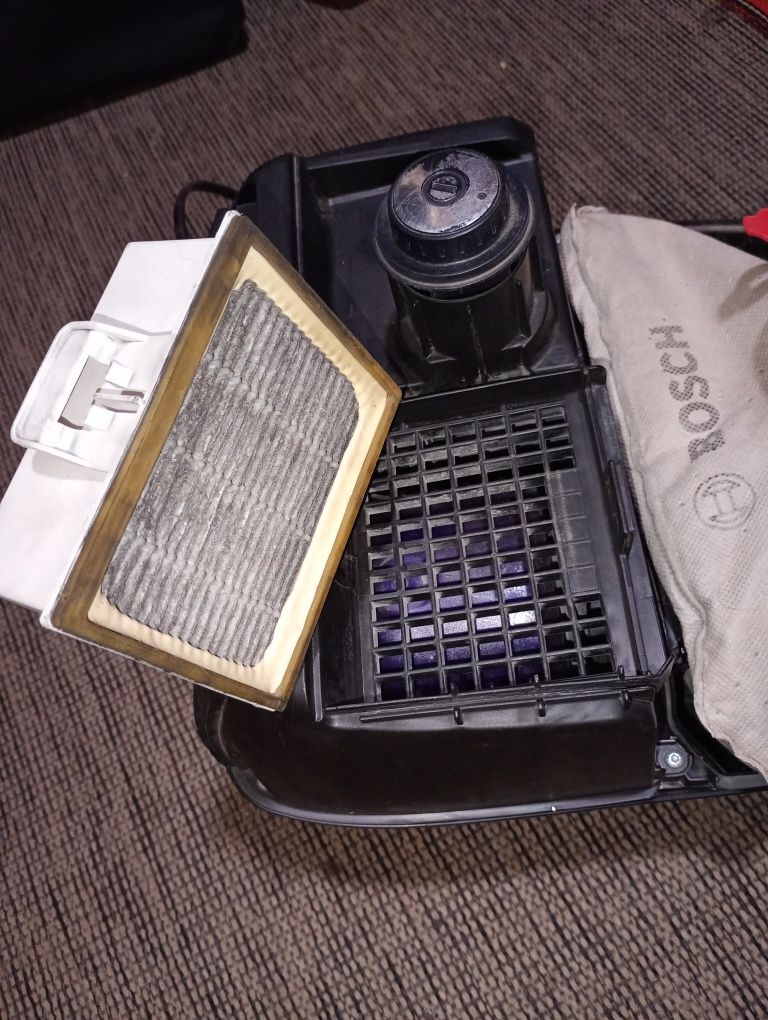 Пилосос BOSCH 2400W