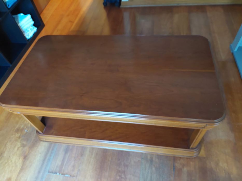 Mesa de Centro em Madeira Maciça