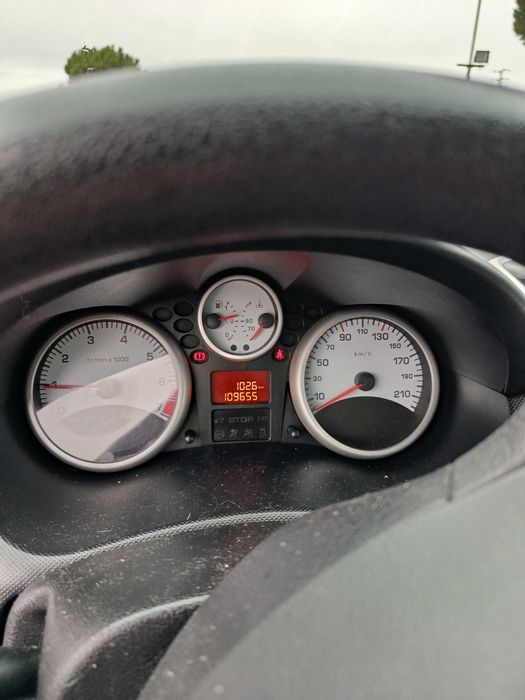 Peugeot 206 versão especial +