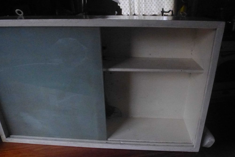 Stara szafka drewniana łazienkowa apteczka PRL