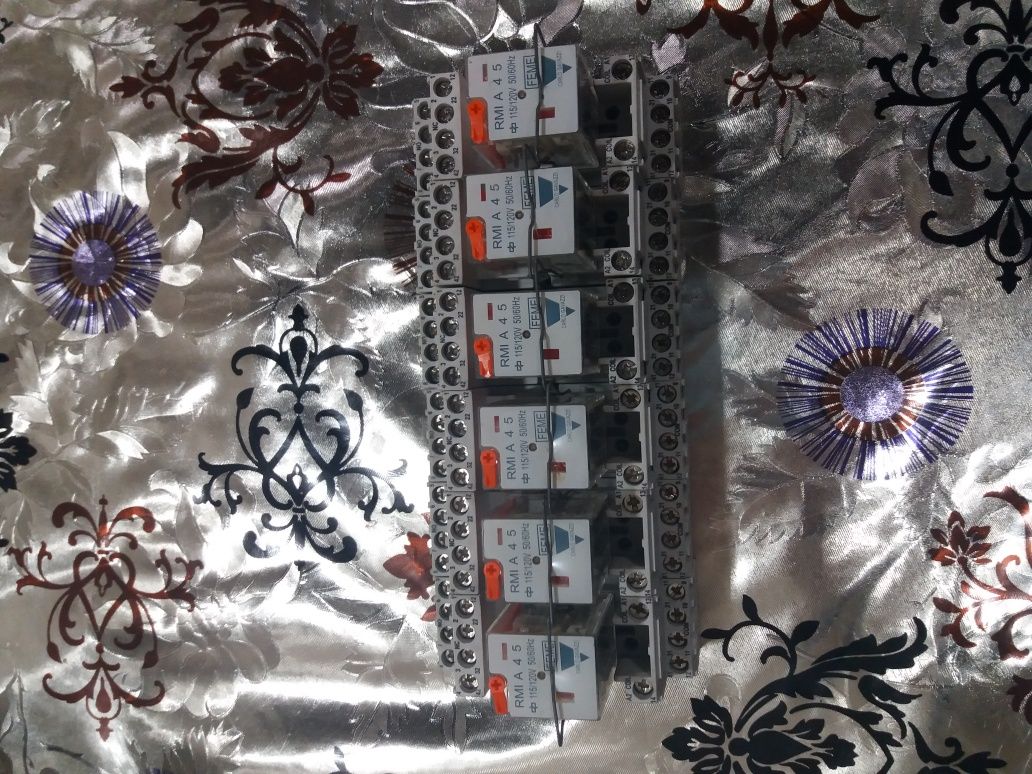 Реле напряжения Carlo Gavazzi RMI-A-4-5.