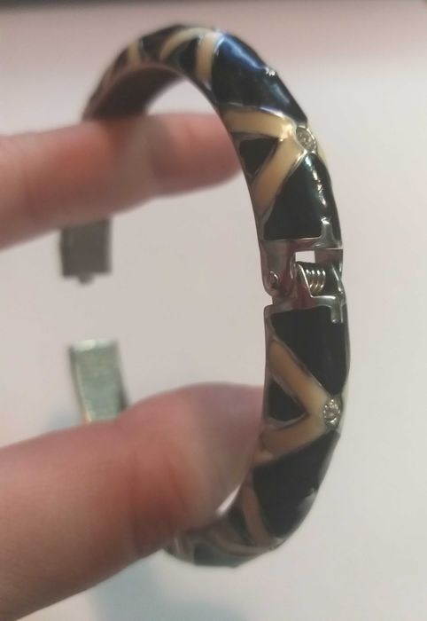 Bransoletka otwierana czarna, srebrno-biały wzór + cyrkonie