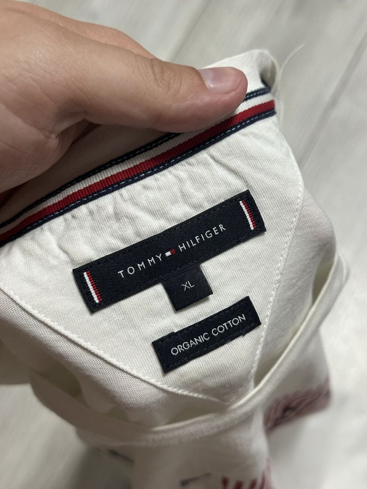 Базова футболка Tommy Hilfiger SIGNATURE LOGO T-SHIRT розмір XL
