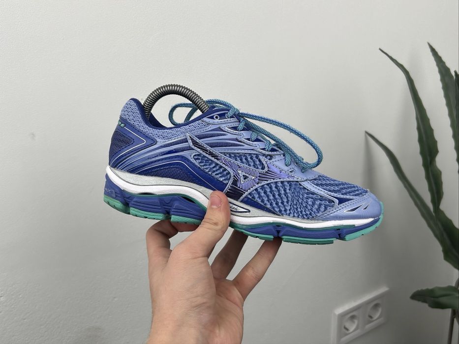 Оригінал! Кросівки Mizuno Wave Enigma 37 розмір MM372