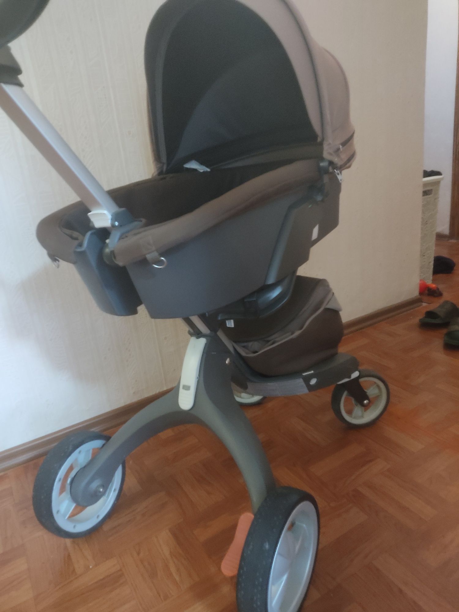 Коляска Stokke з народження до 2 років