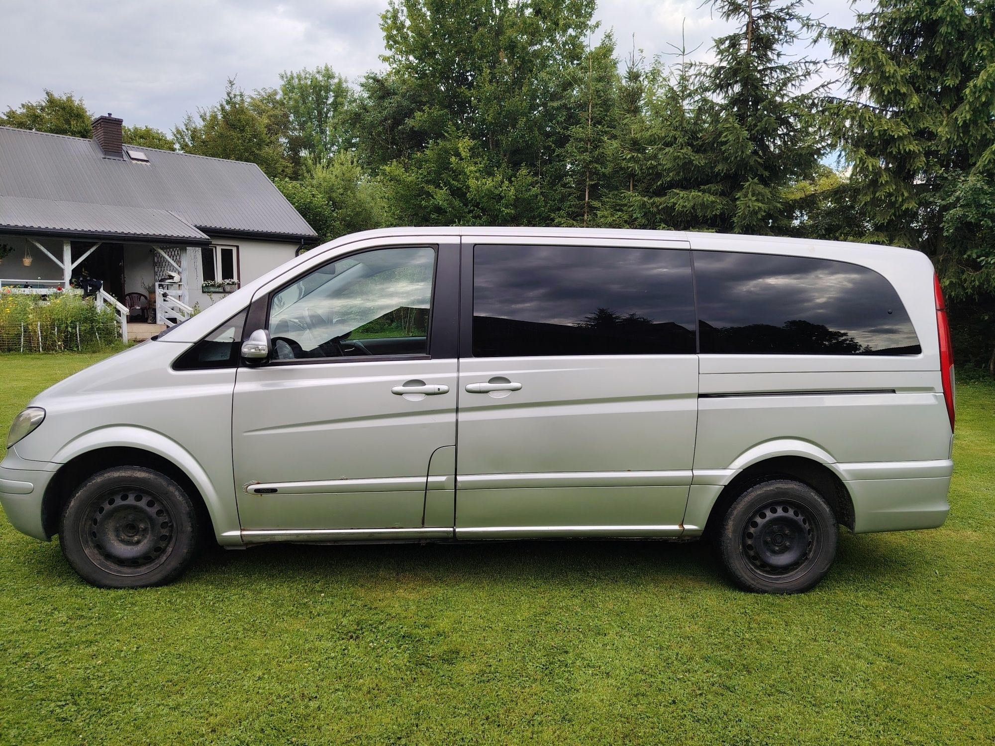 Viano 2,2  150km 2004 6 osób i stolik 425k