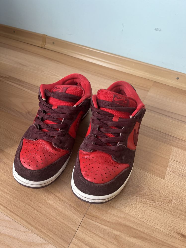 Кроссовки Nike SB Dunk Cherry