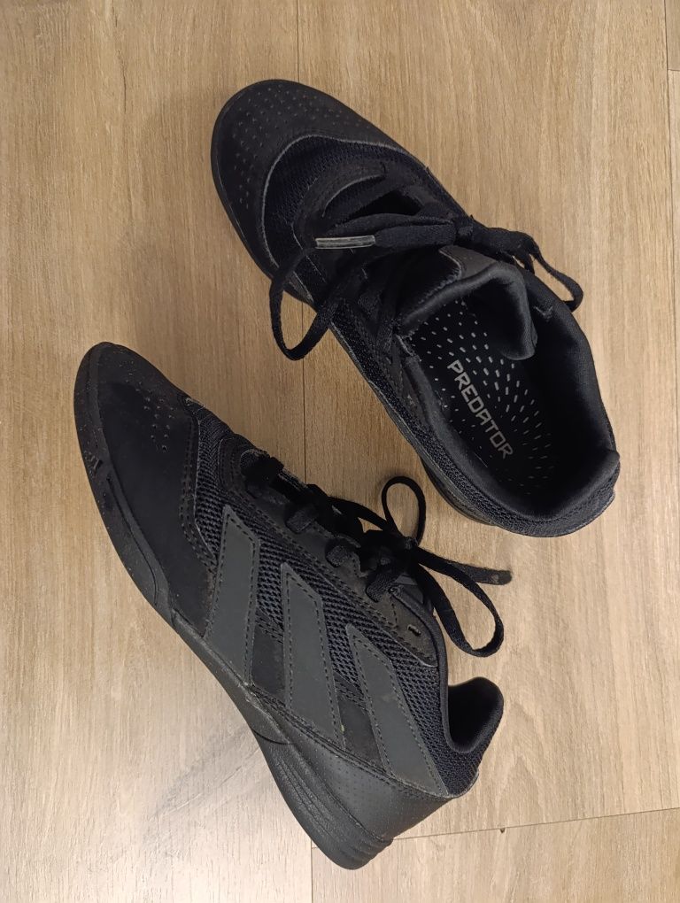 Dziecięce Halówki Adidas
PREDATOR CLUB IN SALA