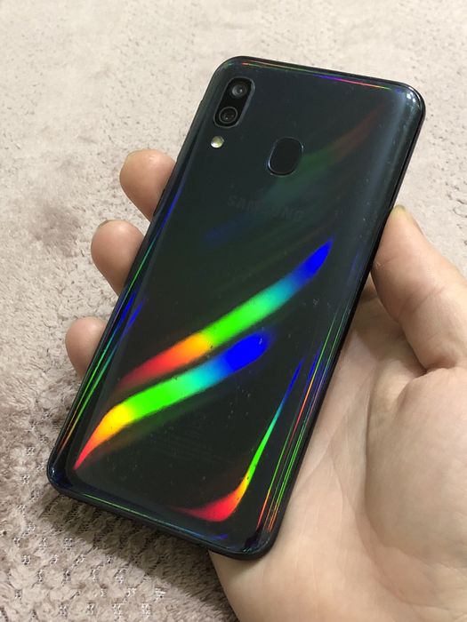 Телефон Samsung Galaxy A40 4/64gb NFC гарний стан