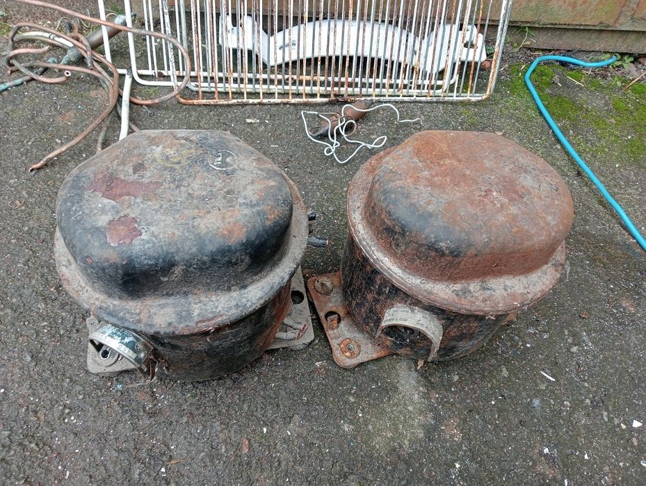 Продам два мотори до холодильника СССР