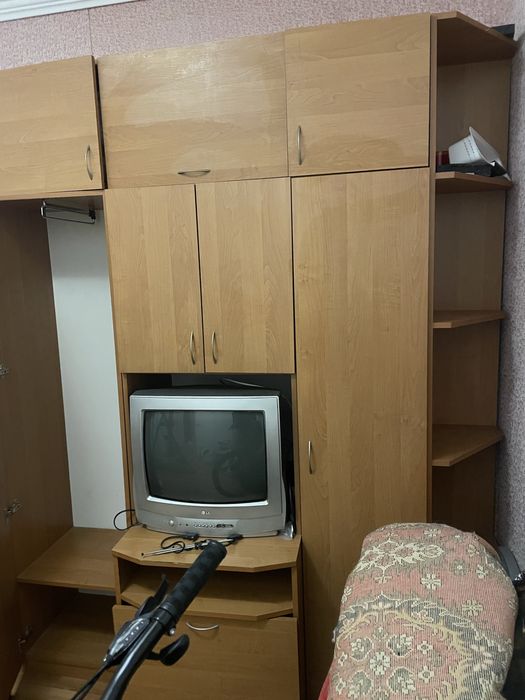 Шкаф двійний , хоч у спальню ! Можна і в коридор.