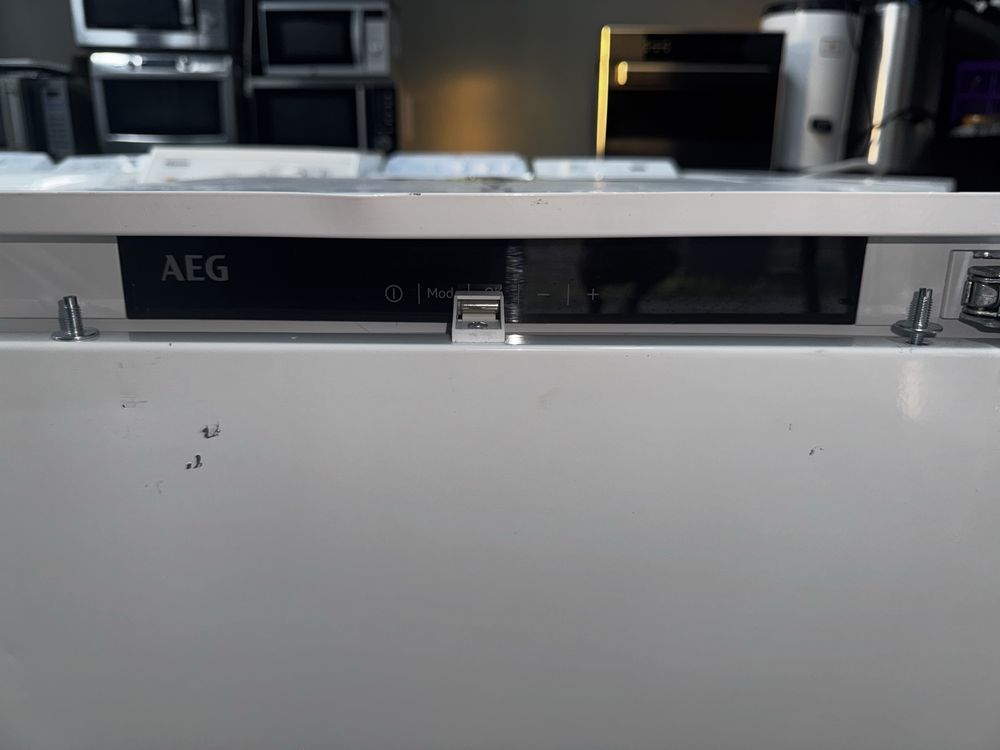 Lodówkę Chłodziarkę firmy Aeg model Ske88841ac A+++