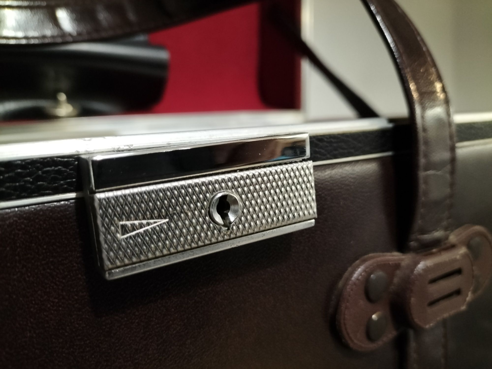 Kuferek skórzany Bell Howell