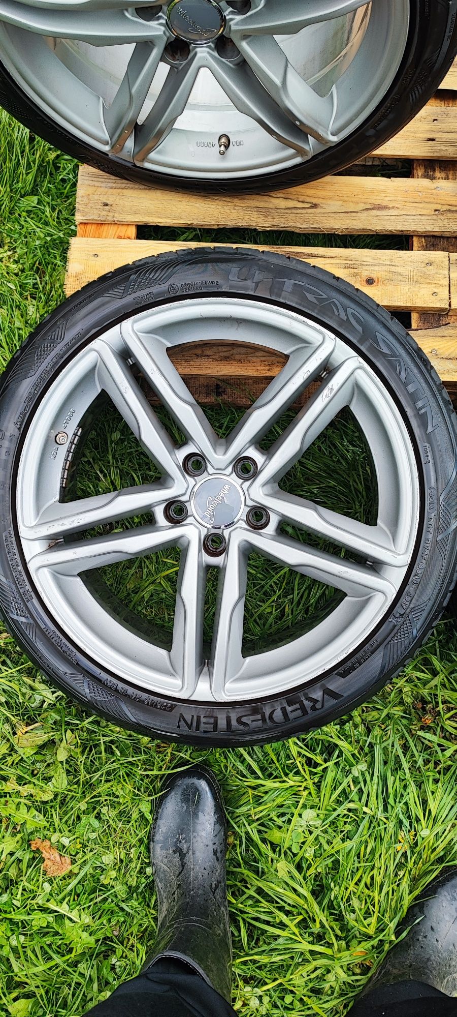 Felgi aluminiowe R18 Wheelworld 5x112 Et35 8.5j z oponami.