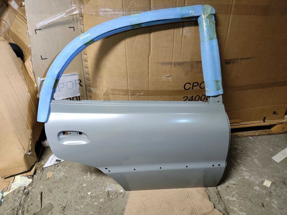 Drzwi prawy tył prawe tylne Kia Rio I 01-05 OEM NOWE sedan