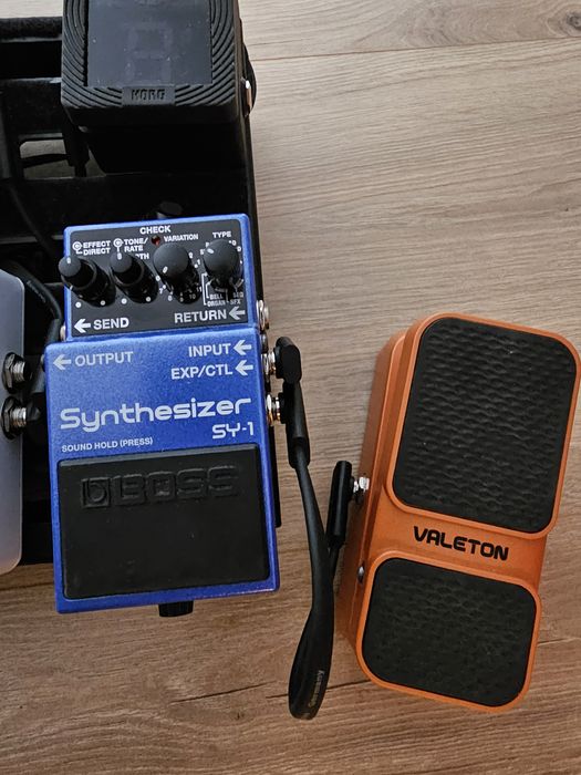 Boss SY-1 syntezator plus pedał ekspresji gratis