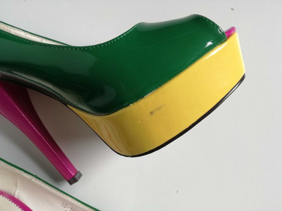 Kolorowe sandały na obcasach  Jak nowe  35